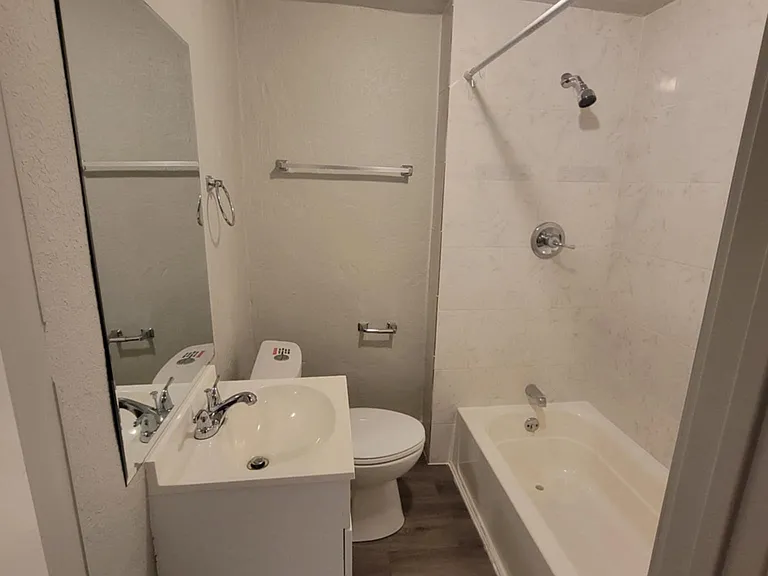 1402 S Main St #2C — Photo 9