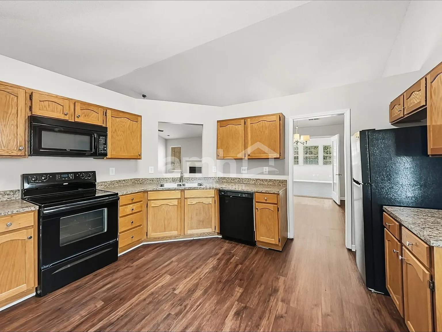 3 bed, 2.0 bath, 1784 sqft, $2,010 — Photo 3