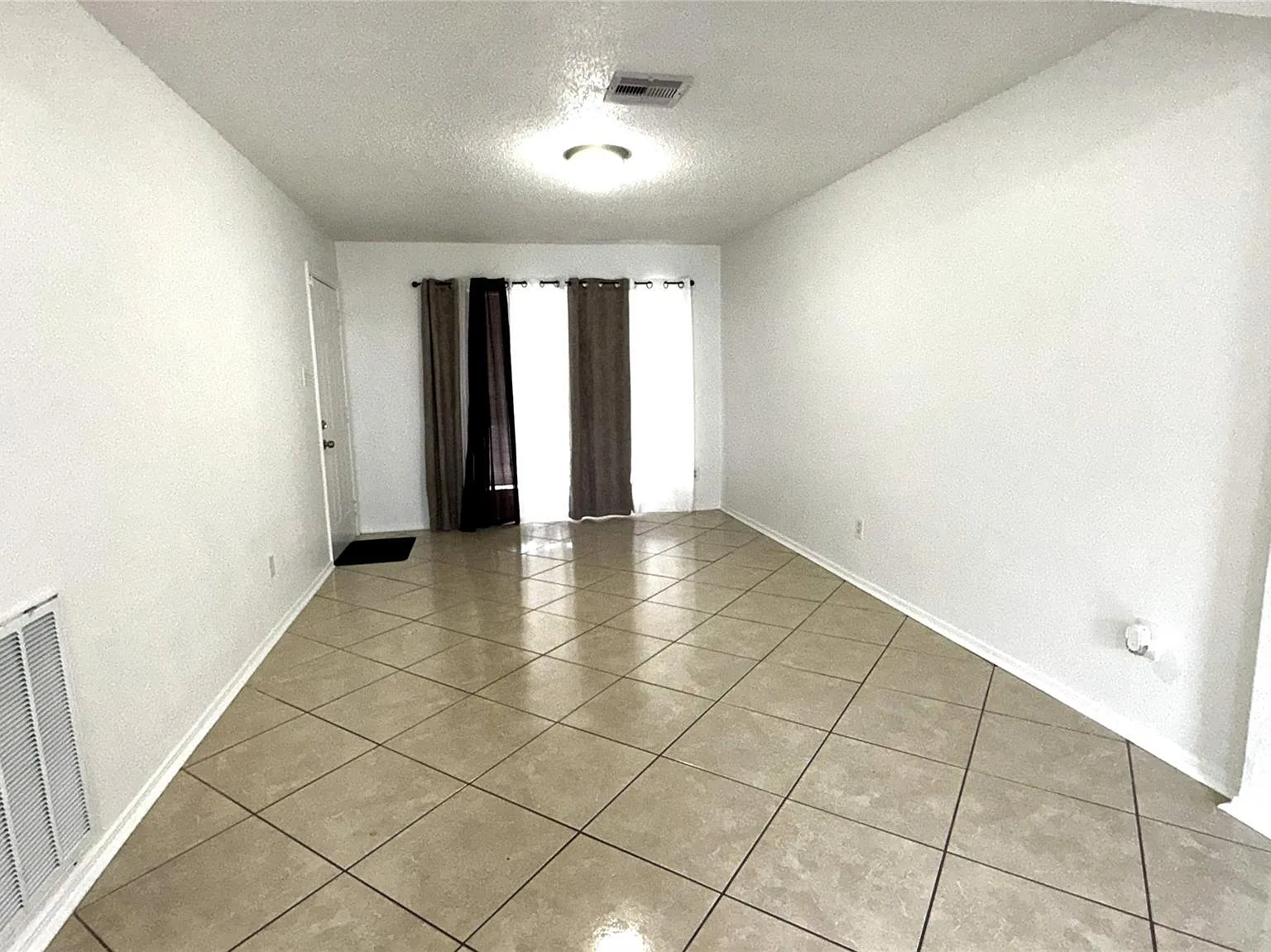 3 bed, 2.0 bath, 1104 sqft, $1,700 — Photo 4