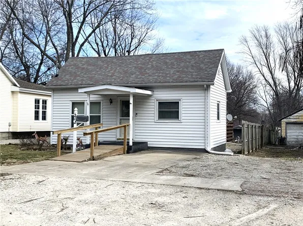 212 S Hickory St, Pana, IL 62557