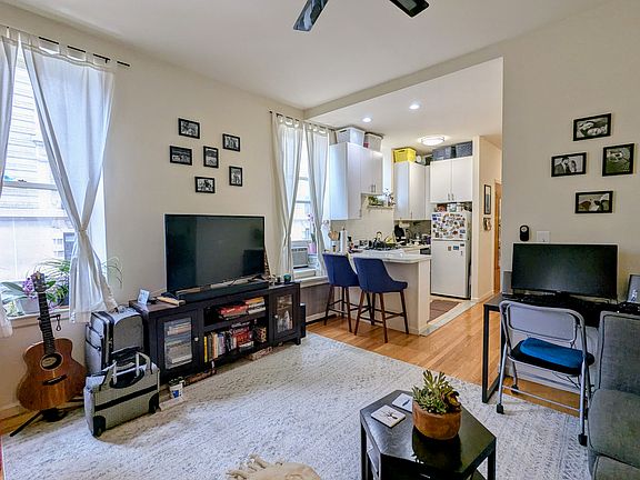3rd image of 60 W 75th St APT 3G