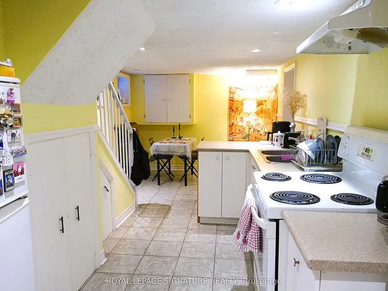 1026 Ossington Ave #LOWER — Photo 3