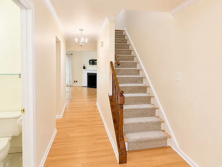 28 Aberdeen Dr — Photo 6