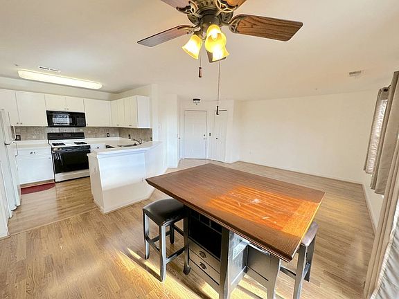 5th image of 1310 Sheridan Pl Unit 201