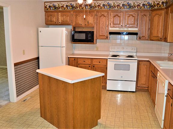 5th image of 1012 S Woodland Dr