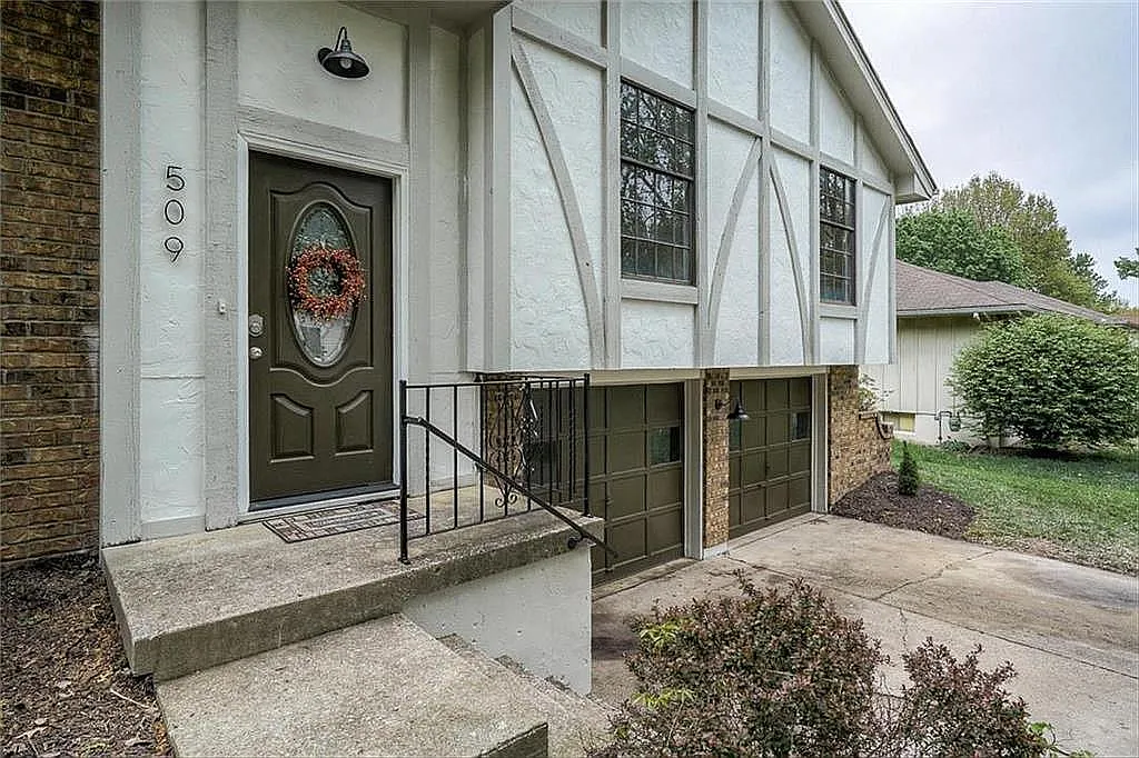 3 bed, 2.5 bath, 1463 sqft, $1,900 — Photo 2