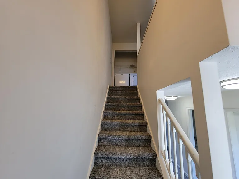 1635 E Wabash Ave — Photo 13