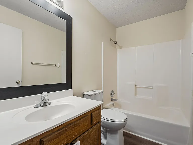 335 E 12th St #3 — Photo 7