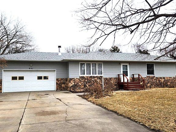 2nd image of 621 N Gunbarrel Rd