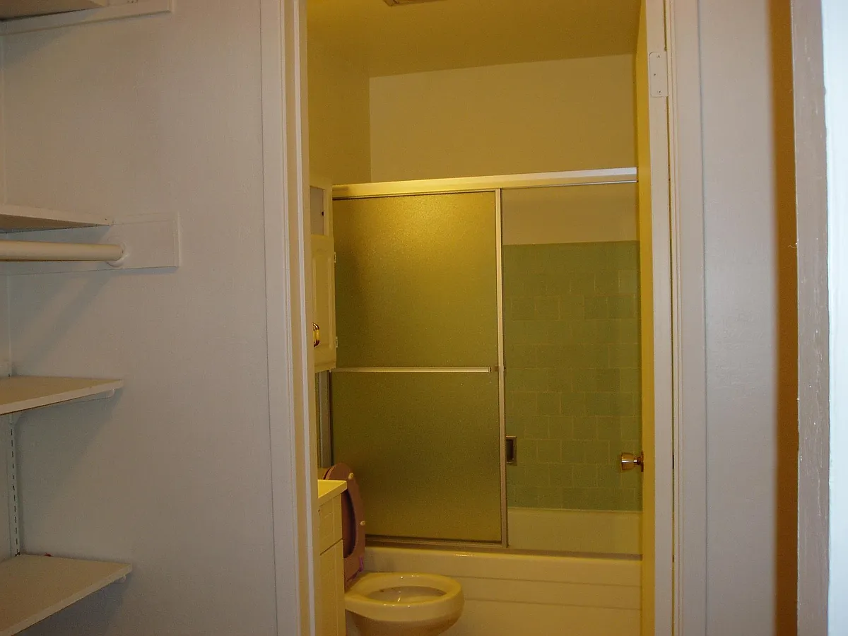 Building Photo - 1058 Roewill Dr #2