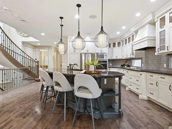 4221 E 17th St SW, Calgary, AB T2T 4P7