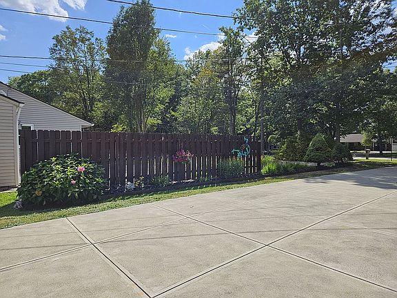 4th image of 7597 Big Creek Pkwy
