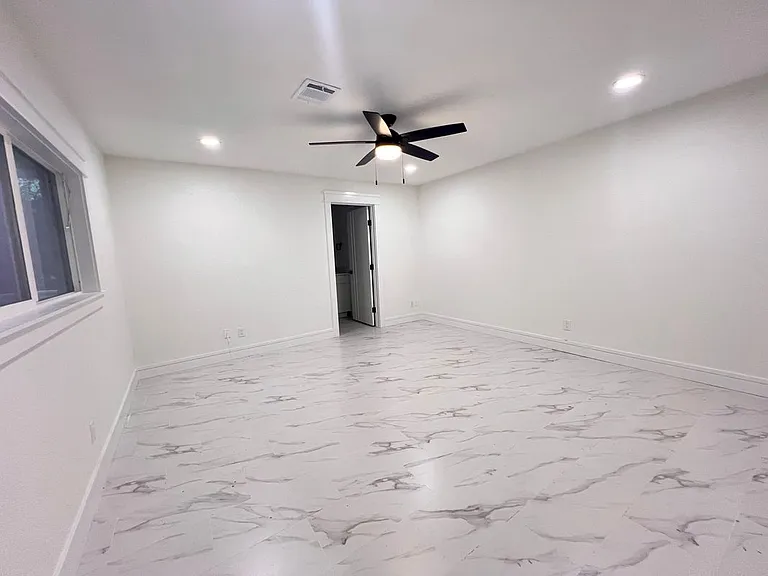 20156 Russell Dr — Photo 5