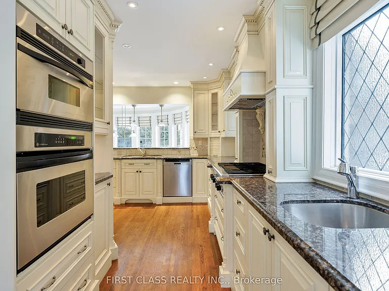 80 Douglas Dr — Photo 16