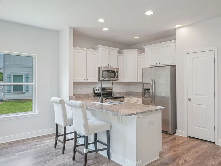 146 Crossing Lane F Santa — Photo 13