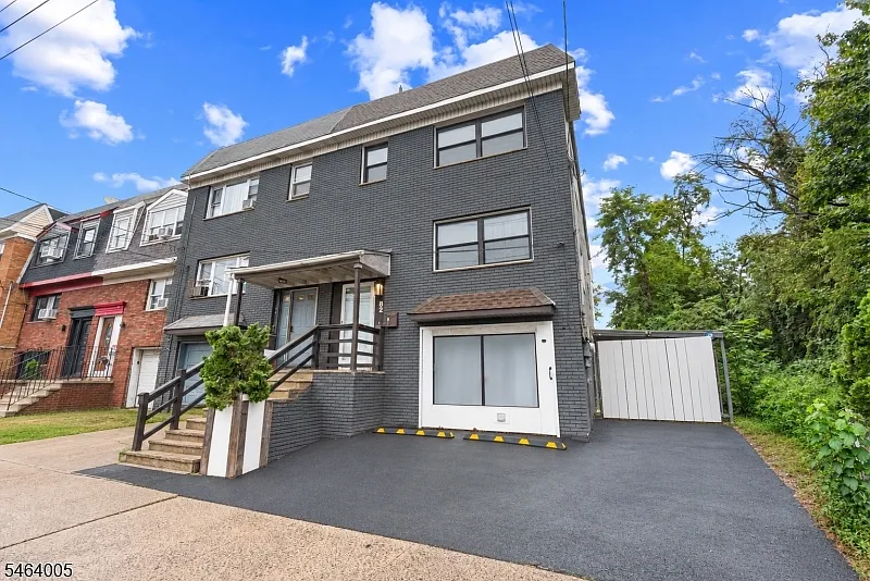 2 bed, 1.0 bath, $2,100 — Photo 2