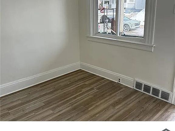 5th image of 532 1/2 Vermont Ave #532-1