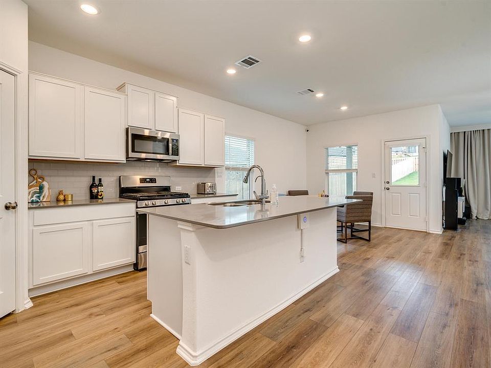 1st image of 1208 Sweetspire St