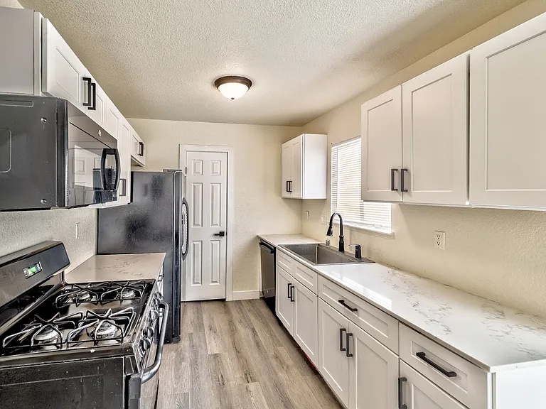 3757 Longfellow St — Photo 4