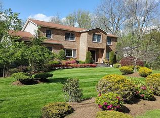 2 Misty Ln, Suffern, NY 10901