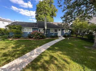 5942 Long Point Dr, Davisburg, MI 48350