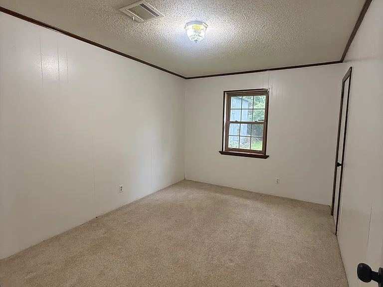 109 Davis Ln — Photo 7