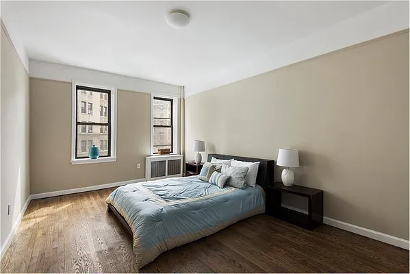 Sold by Warburg | media 4