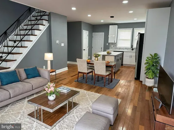 124 E Ruscomb St, Philadelphia, PA 19120