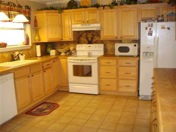 2nd image of 615 S 10th St