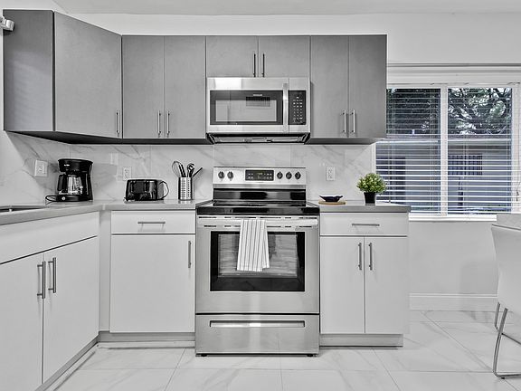 5th image of 354 NW 59th Ter Floor 1