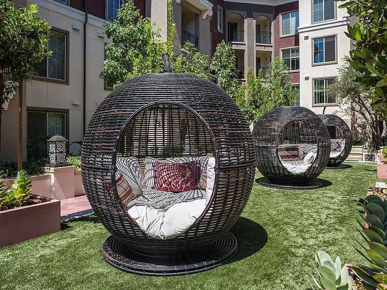 Ave_5_Adagio_Pod_Courtyard_Mission Viejo