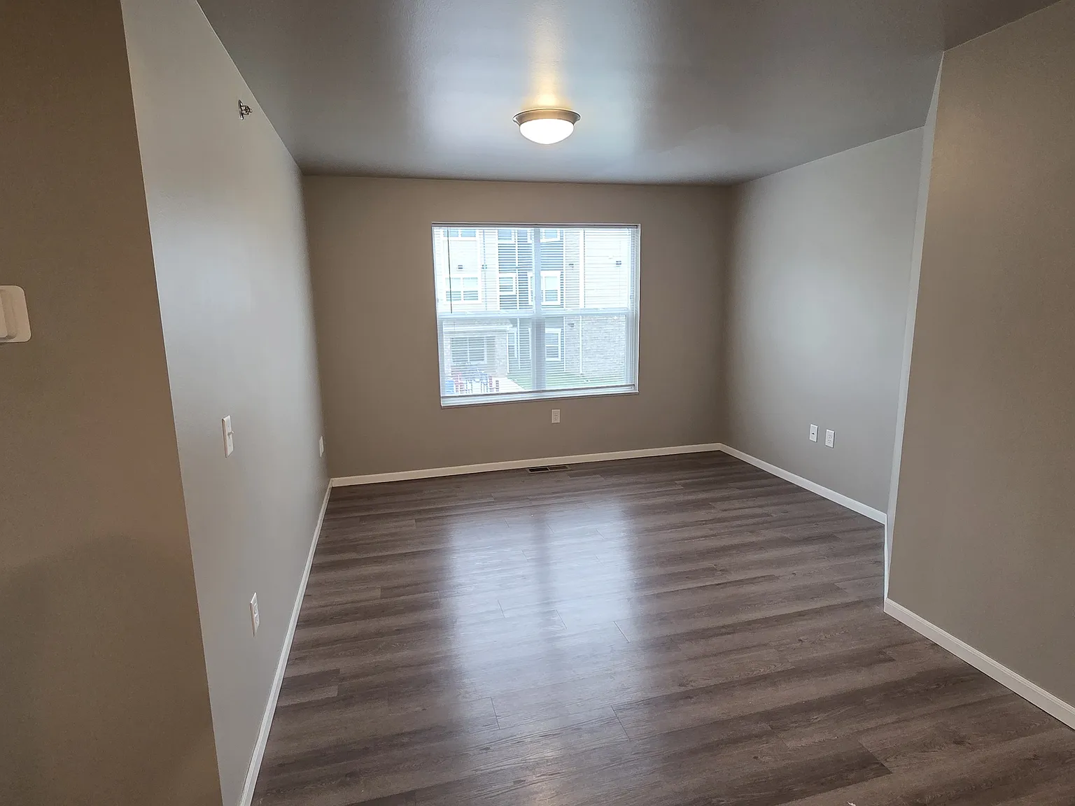 2 bed, 975 sqft, $1,082 — Photo 4