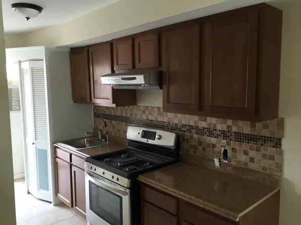 428 Newcomb St SE APT 2, Washington, DC 20032