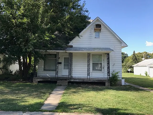 705 E Sangamon Ave photo 1