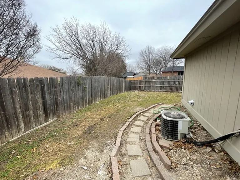 5800 Stone Meadow Ln — Photo 23