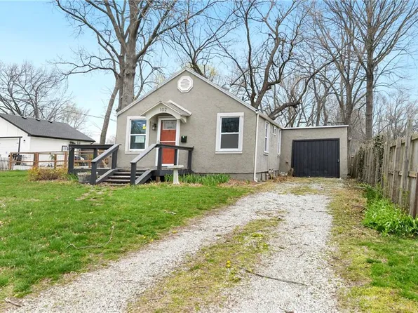 102 NE Forest Ave, Lees Summit, MO 64063