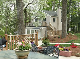 2700 Twin Lakes Dr, Greensboro, NC 27407