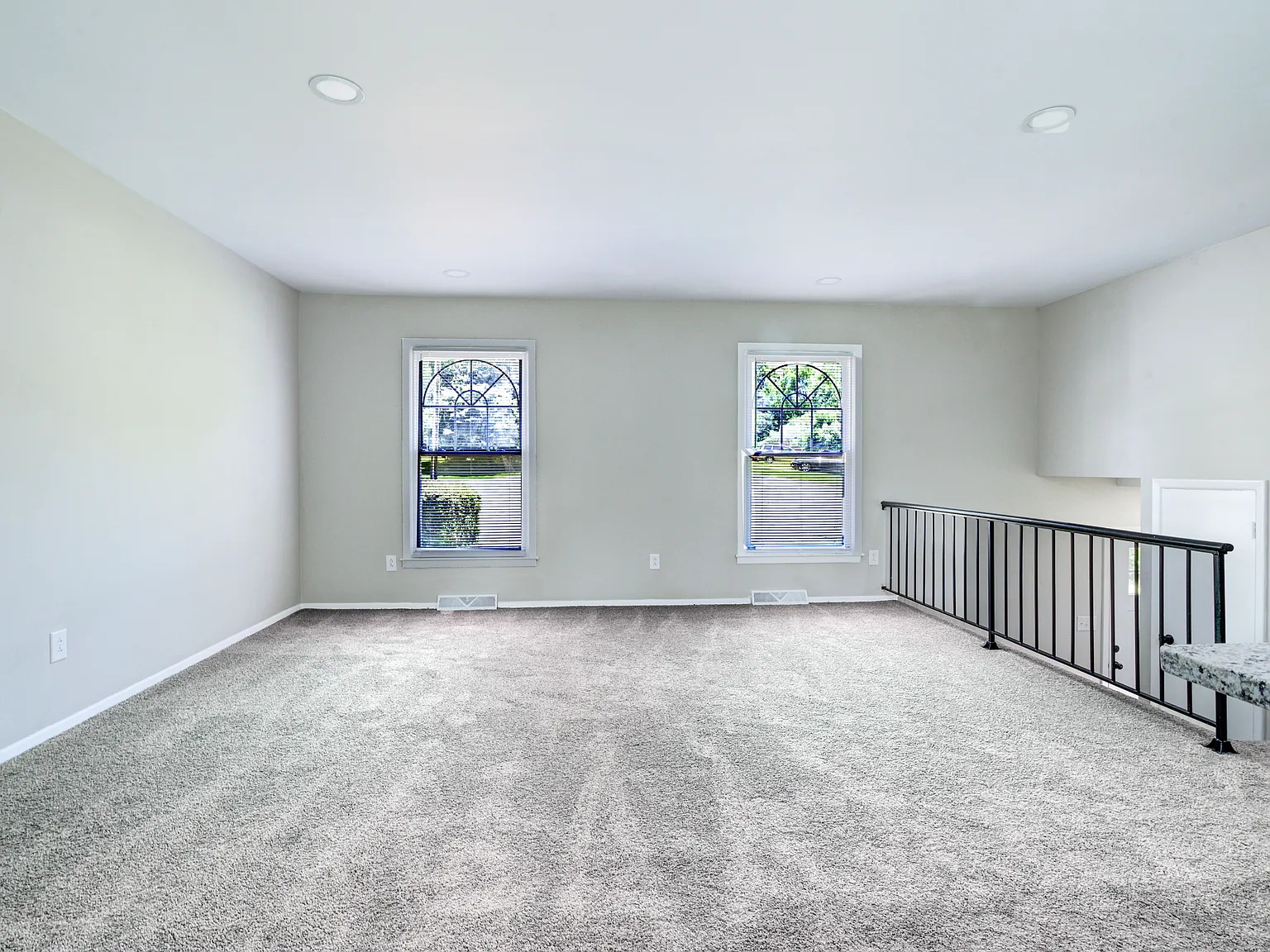 5 bed, 1600 sqft, $2,950 — Photo 4