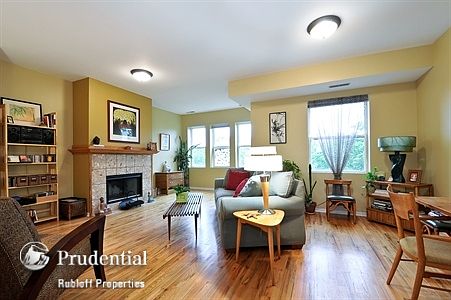 2nd image of 3021 W Sunnyside Ave #3
