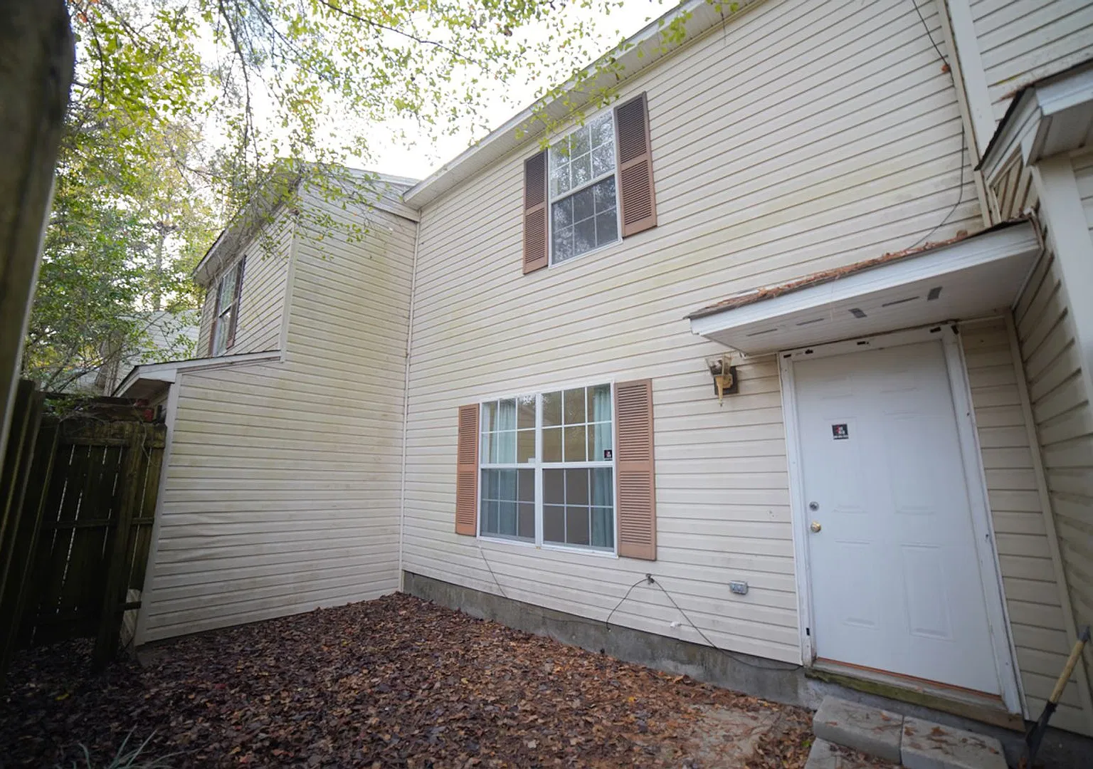 4 Bed / 3 Bathroom Townhome Off Ocala — Photo 1