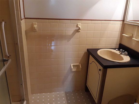 4th image of 17-34 215th St Floor 3