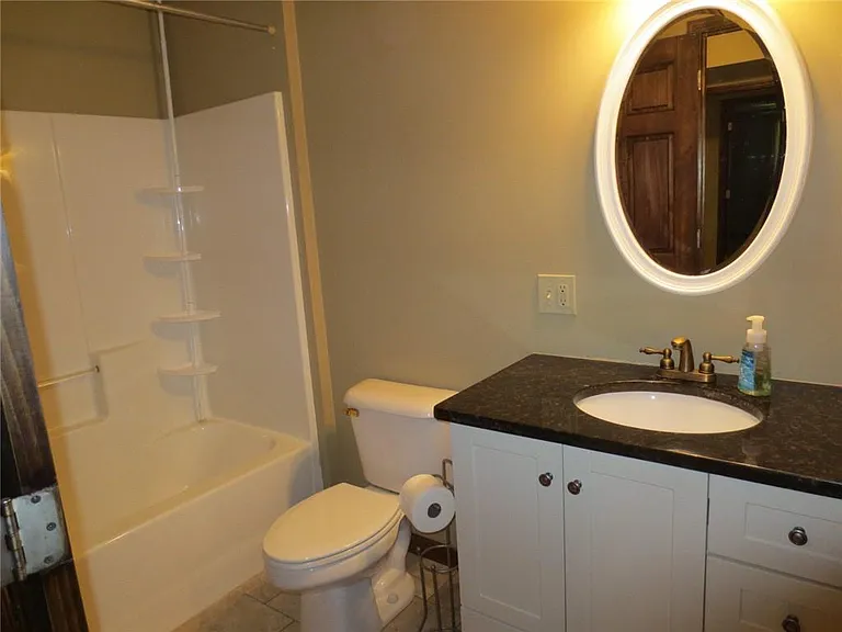 220 Lantern Ridge Ct — Photo 12