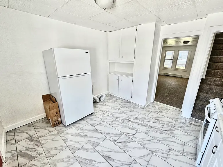 625 W Broad St #B — Photo 3