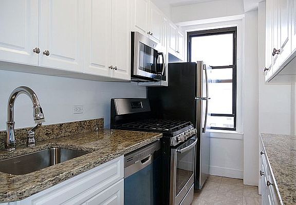 5th image of 360 E 55th St APT 7E