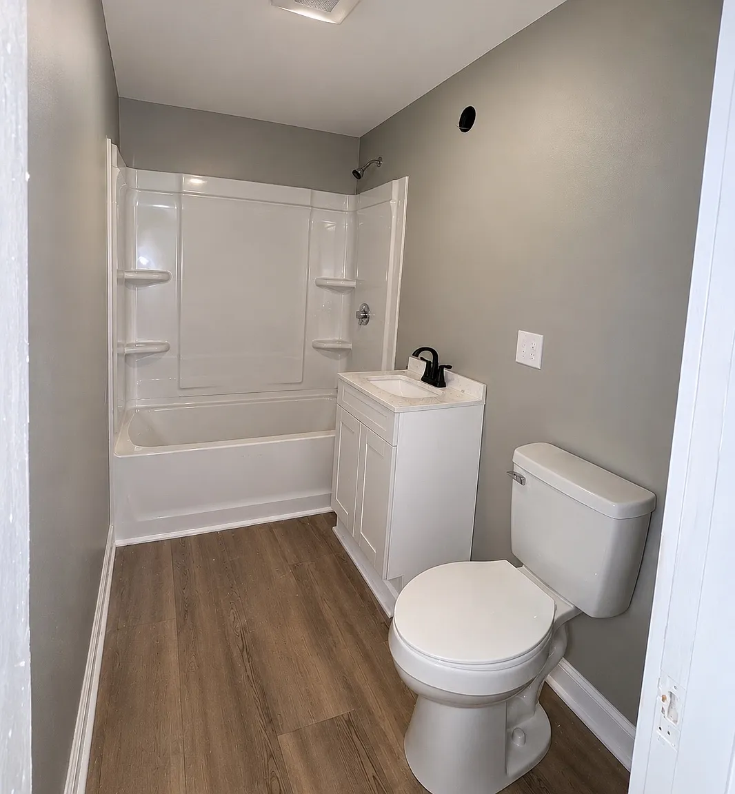 3 bed, 1100 sqft, $1,900 — Photo 4