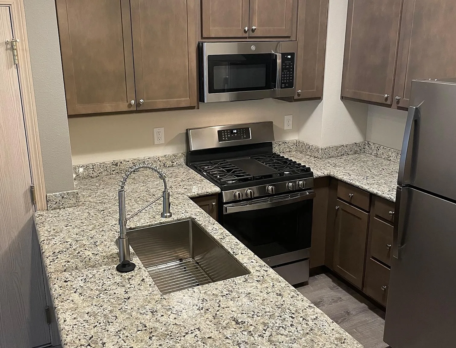 2 bed, 1.5 bath, 1100 sqft, $3,395 — Photo 2