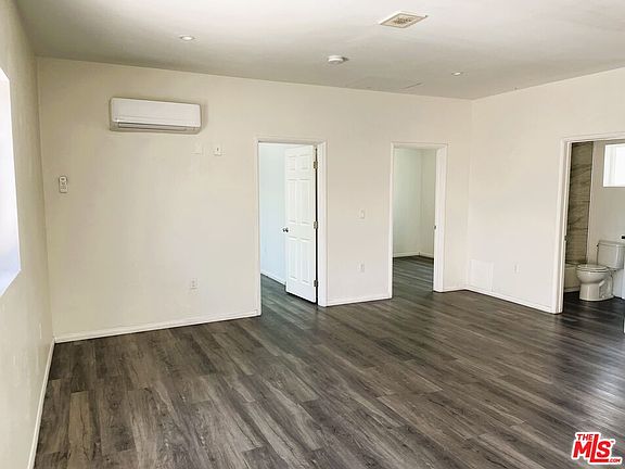 3rd image of 1106 W 91st St