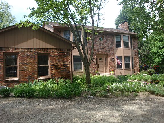 3.5 car attached garage