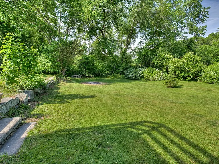 535 Ten Rod Rd #B — Photo 8