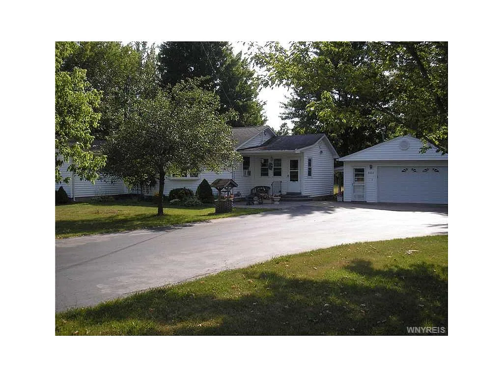 8404 Akron Rd photo 1